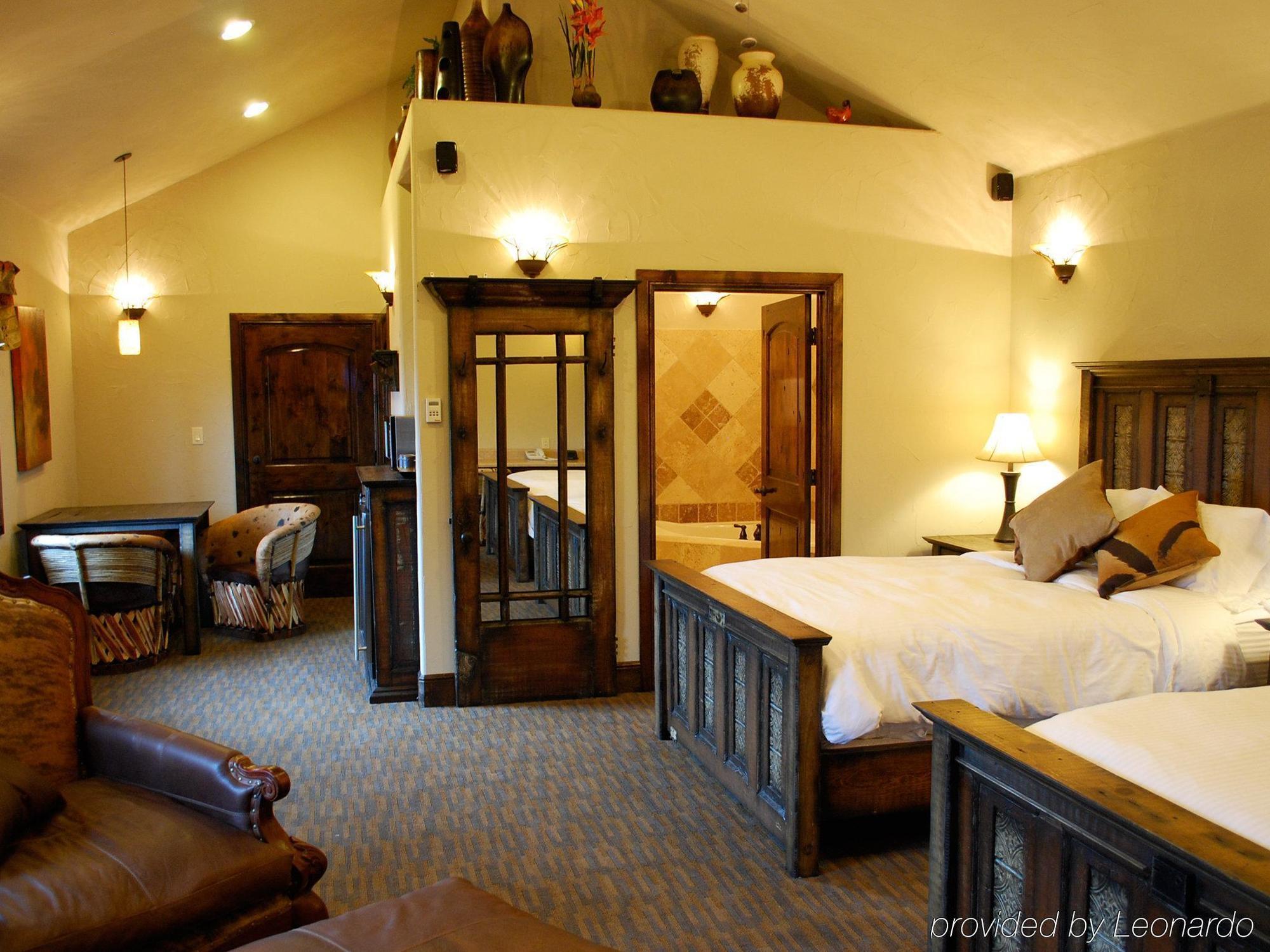 Rustic Creek Ranch Resort At North Jellystone Park 伯利森 外观 照片