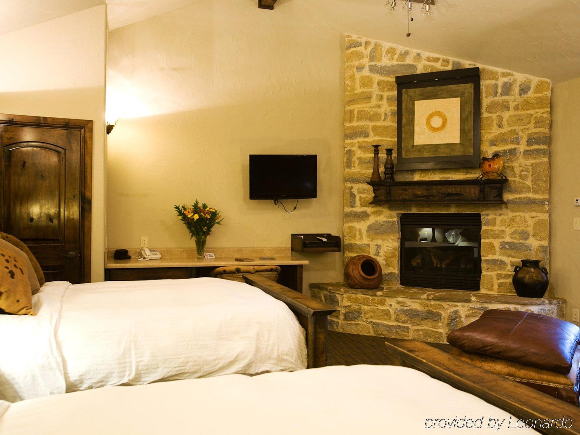 Rustic Creek Ranch Resort At North Jellystone Park 伯利森 外观 照片