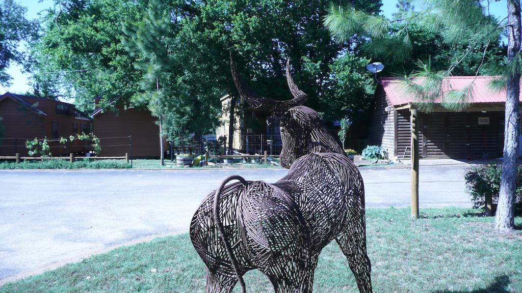 Rustic Creek Ranch Resort At North Jellystone Park 伯利森 外观 照片