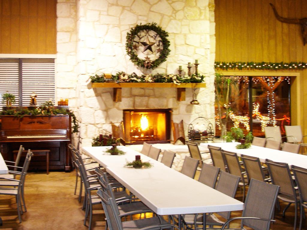 Rustic Creek Ranch Resort At North Jellystone Park 伯利森 外观 照片