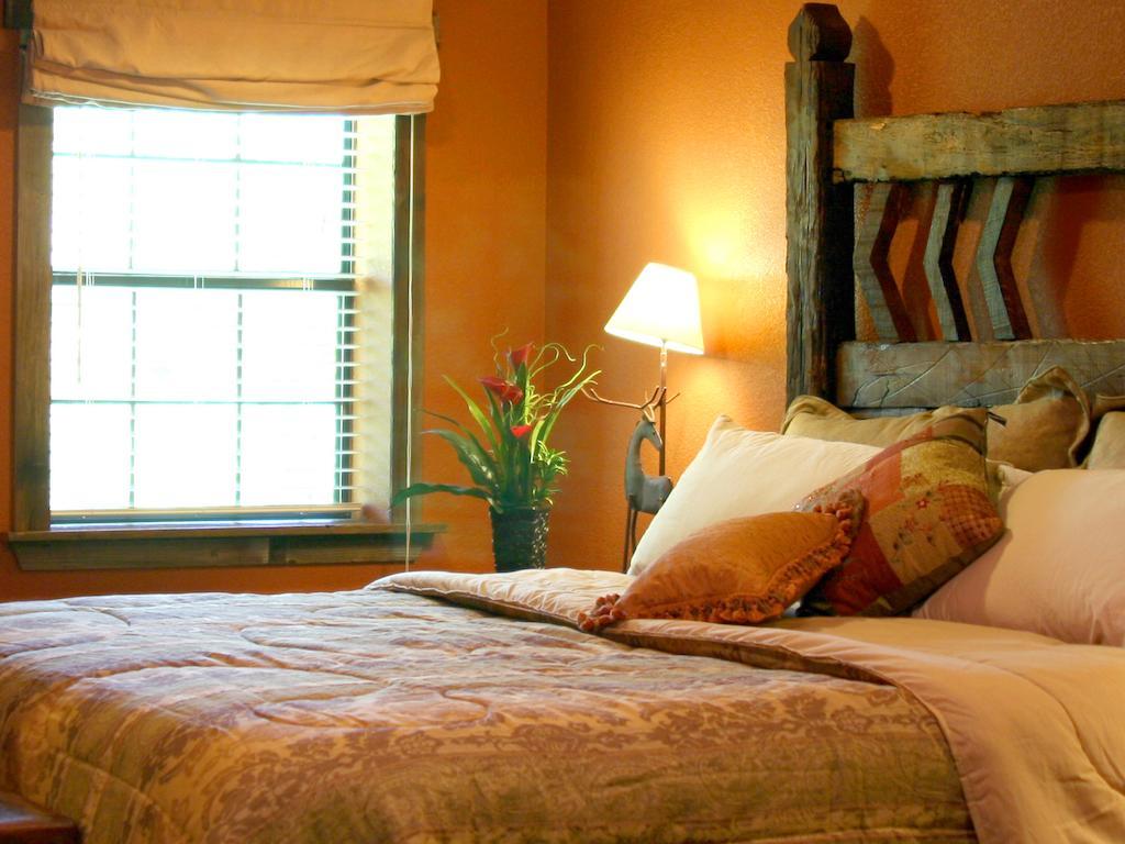 Rustic Creek Ranch Resort At North Jellystone Park 伯利森 外观 照片