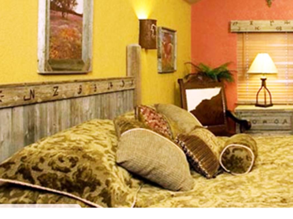 Rustic Creek Ranch Resort At North Jellystone Park 伯利森 外观 照片