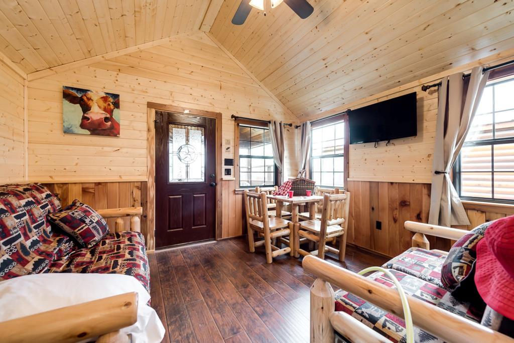 Rustic Creek Ranch Resort At North Jellystone Park 伯利森 外观 照片