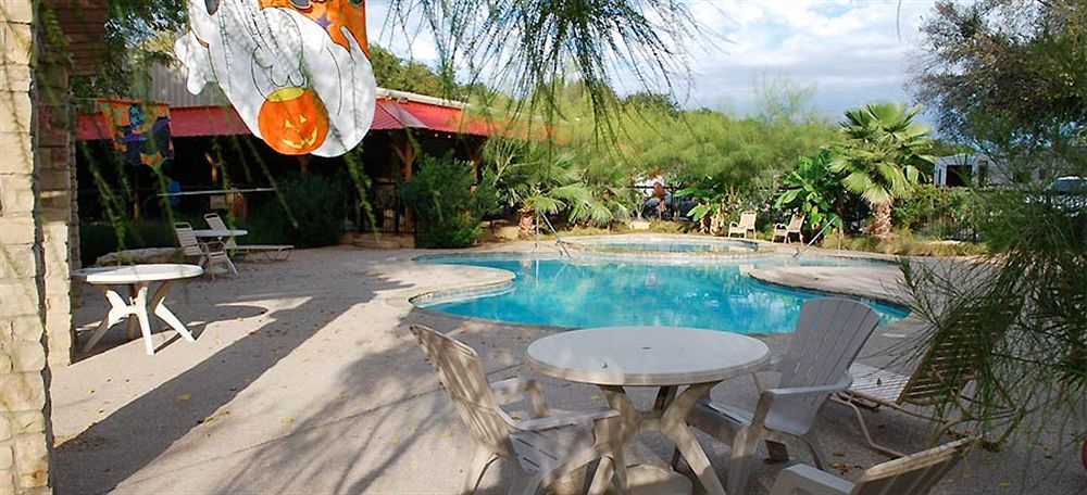 Rustic Creek Ranch Resort At North Jellystone Park 伯利森 外观 照片
