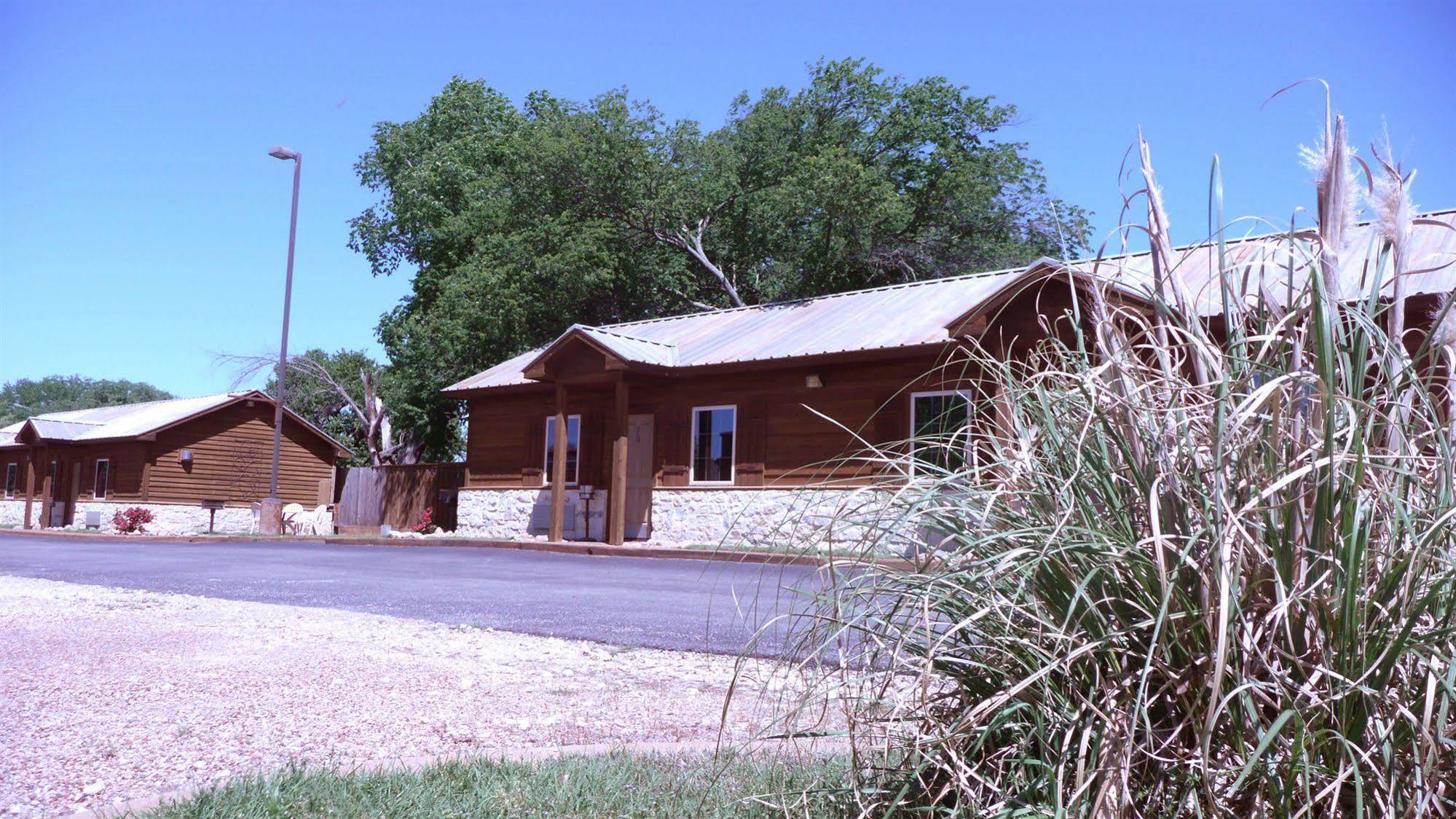Rustic Creek Ranch Resort At North Jellystone Park 伯利森 外观 照片