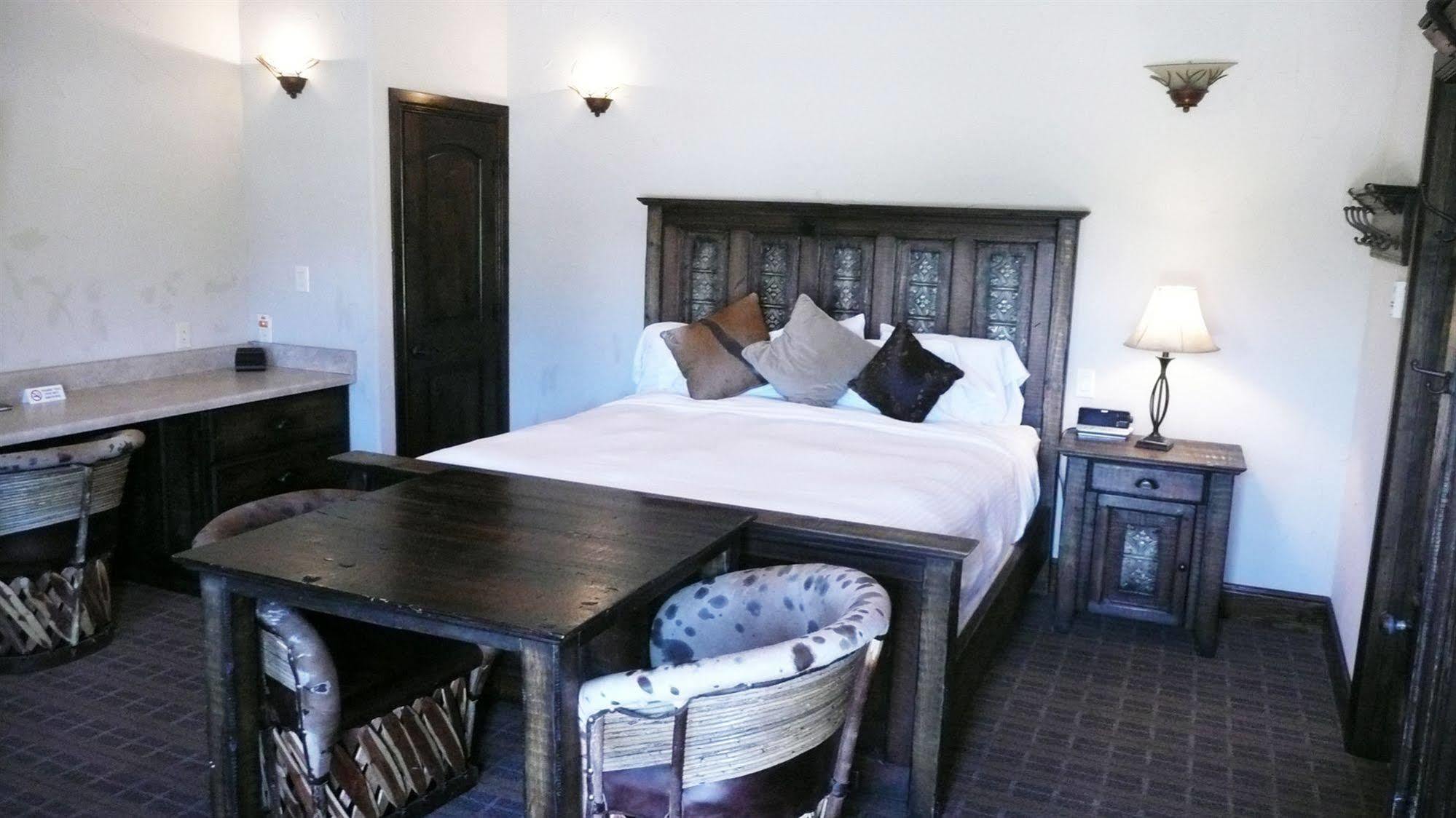Rustic Creek Ranch Resort At North Jellystone Park 伯利森 外观 照片