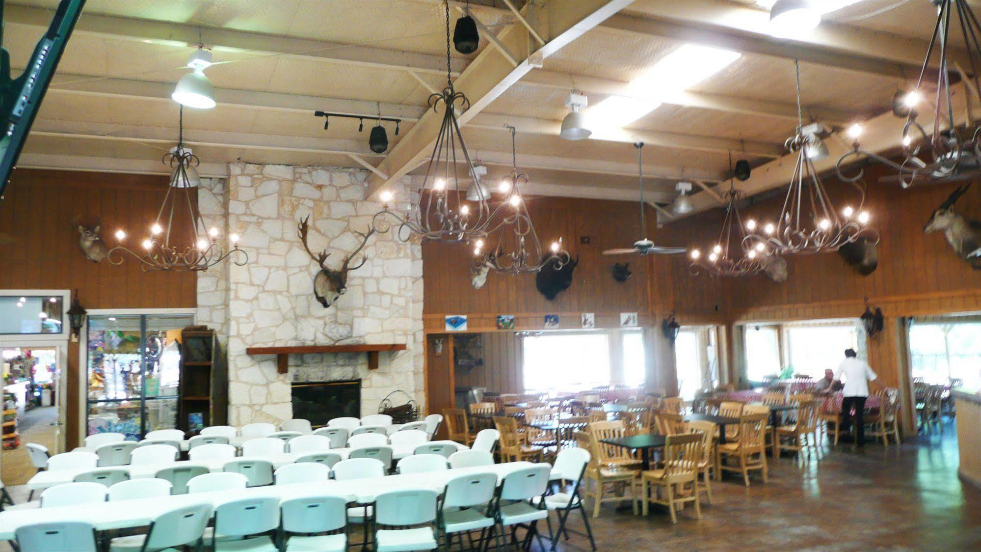 Rustic Creek Ranch Resort At North Jellystone Park 伯利森 外观 照片