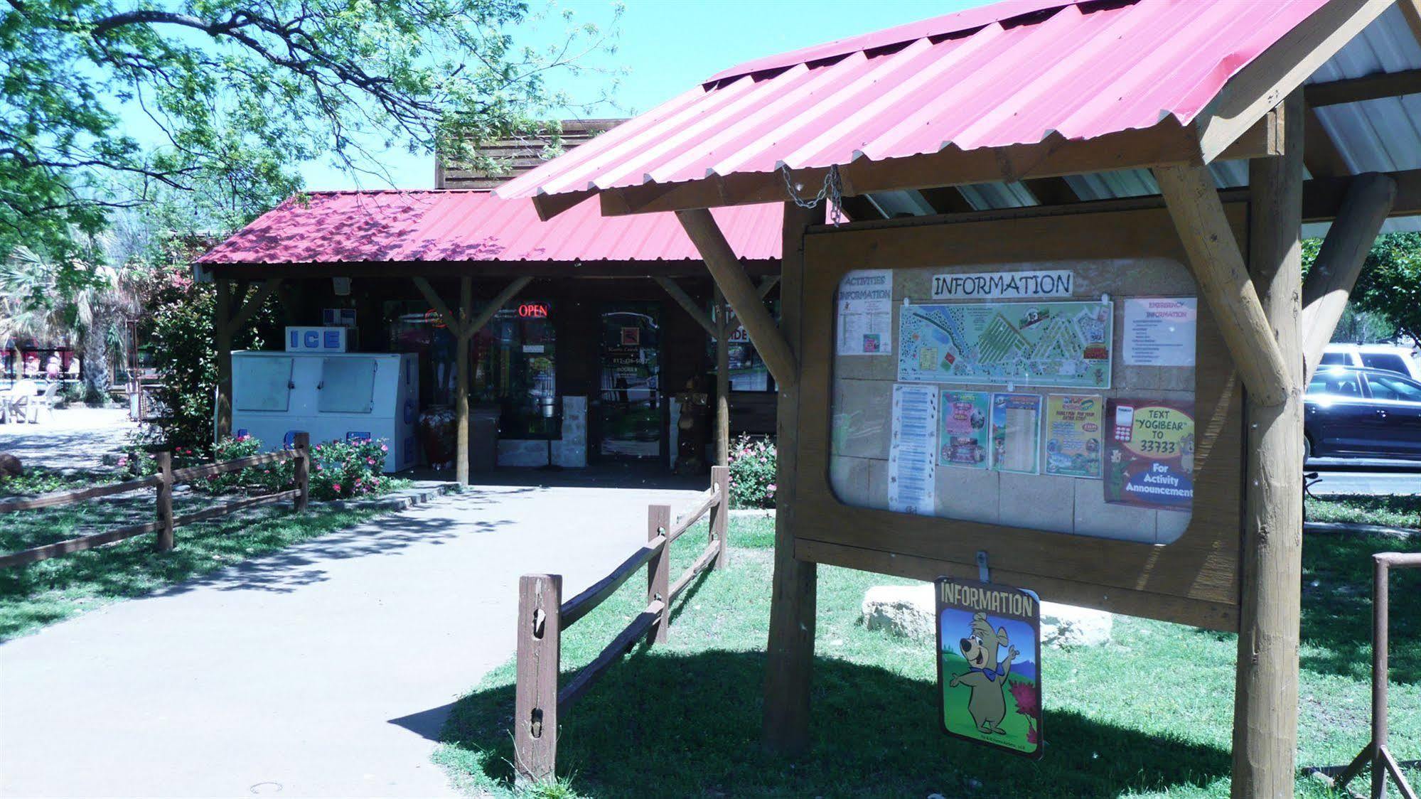 Rustic Creek Ranch Resort At North Jellystone Park 伯利森 外观 照片
