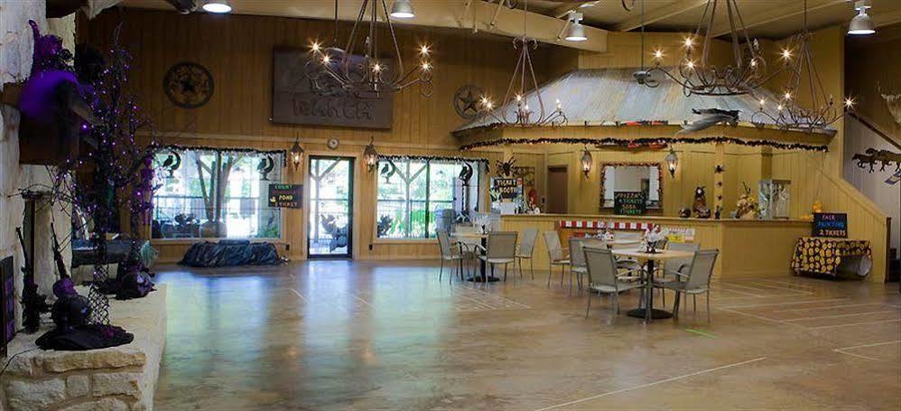 Rustic Creek Ranch Resort At North Jellystone Park 伯利森 外观 照片