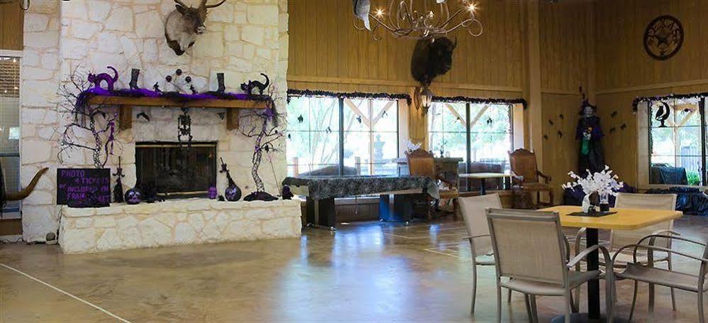 Rustic Creek Ranch Resort At North Jellystone Park 伯利森 外观 照片