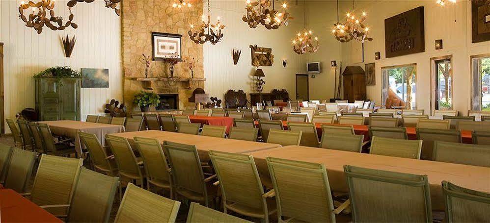 Rustic Creek Ranch Resort At North Jellystone Park 伯利森 外观 照片