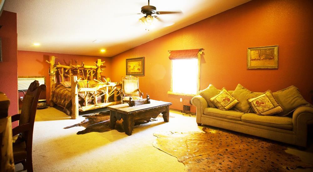Rustic Creek Ranch Resort At North Jellystone Park 伯利森 客房 照片